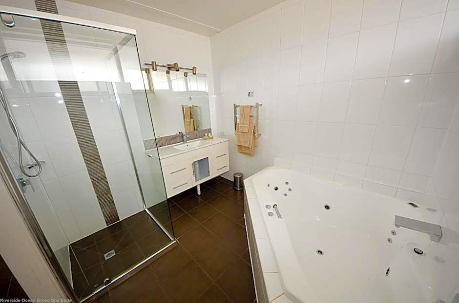 Riverside Ocean Grove Motel Suites and Holiday Cabins