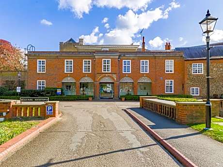 Hitchin Priory Hotel