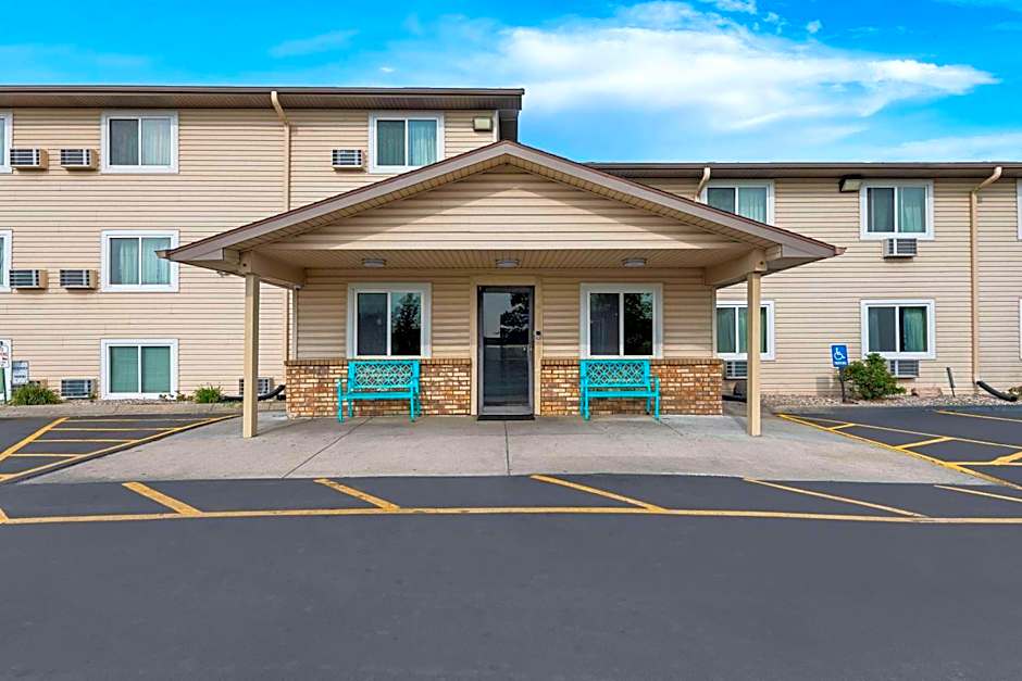 Super 8 by Wyndham Council Bluffs IA Omaha NE Area