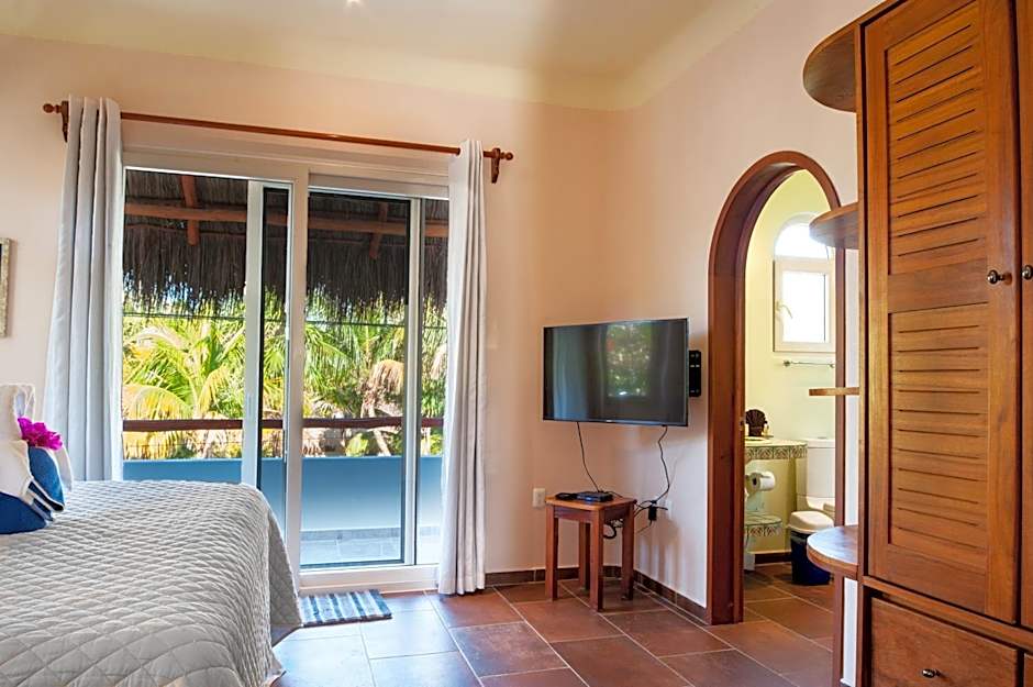 Casa Sonoma - Charming Condos Minutes from Beach & Reef