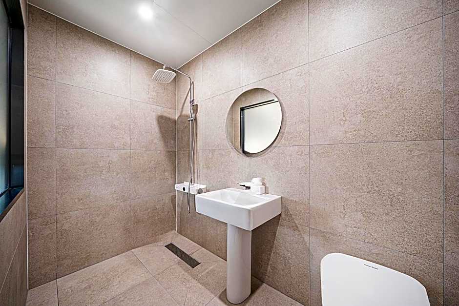 Gyeongju Poverta Hotel