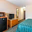 Econo Lodge Inn & Suites