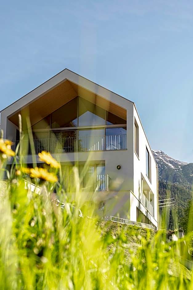 Omaela Apartments