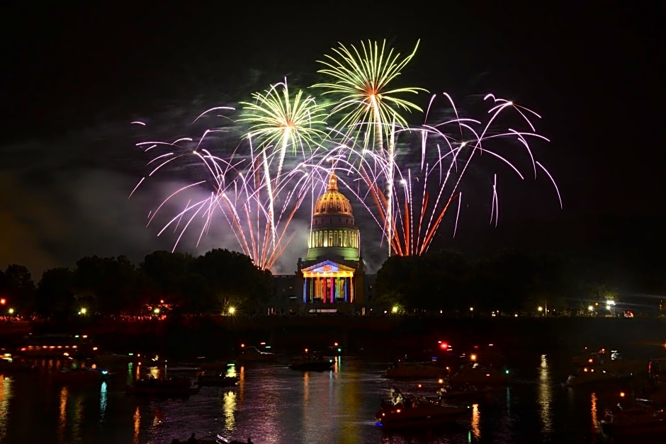 Holiday Inn Express Charleston-Civic Center By IHG