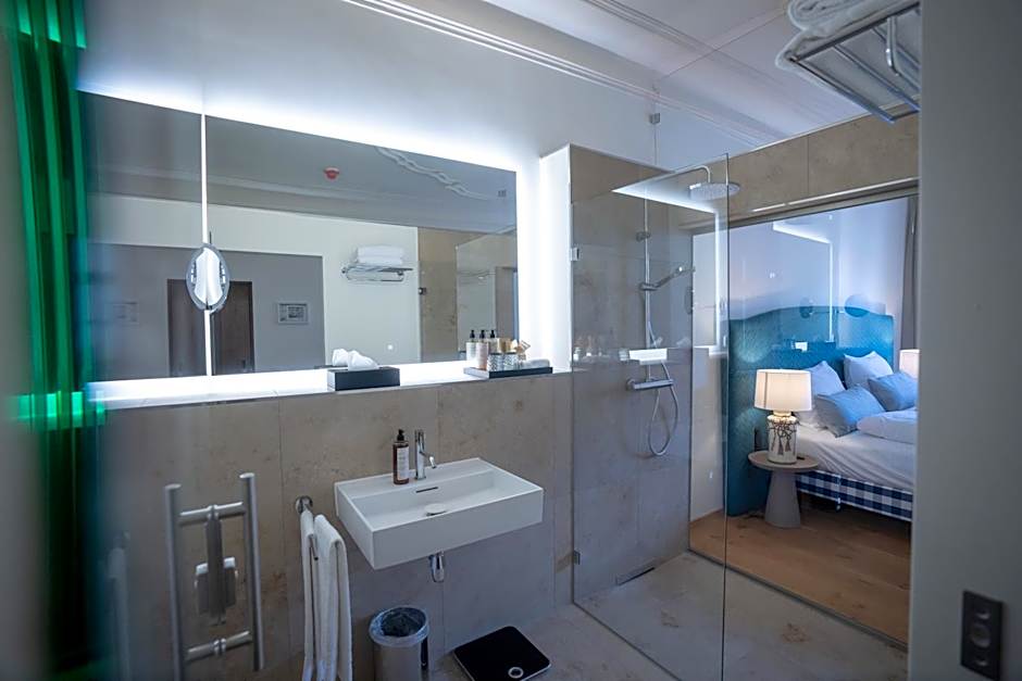 Maxim Suites by Elias Holl