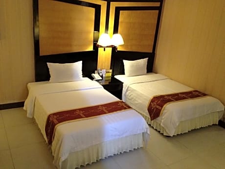 Deluxe Business  Queen Room
