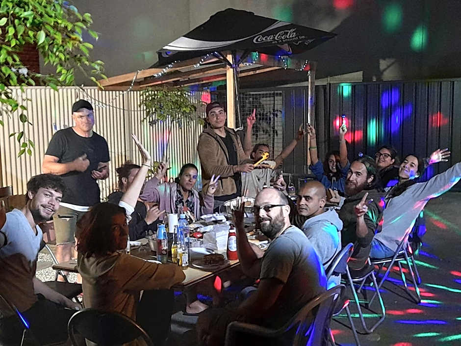 Ozi Inn Backpackers - Perth -Valid International Passport Required