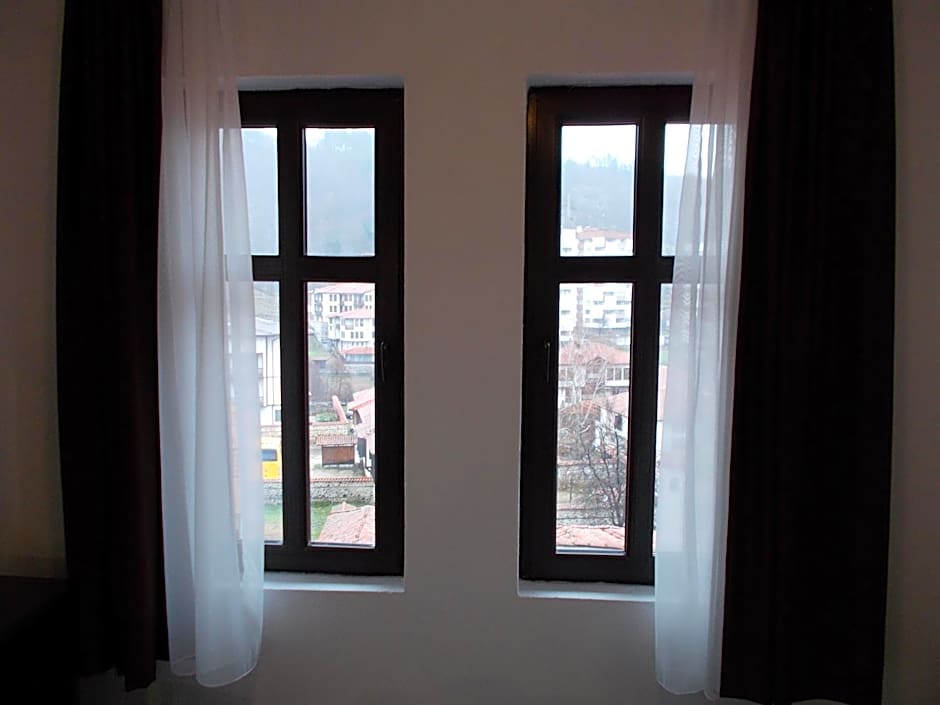 Апартхотел "Старият Град" в етнографски комплекс