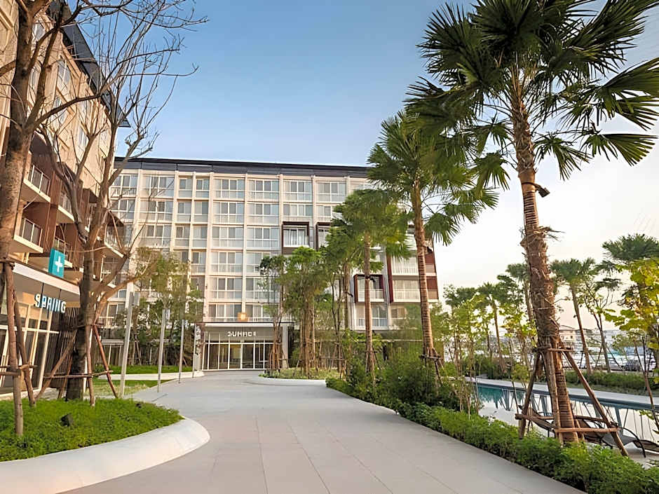 The Idle Hotel and Residence