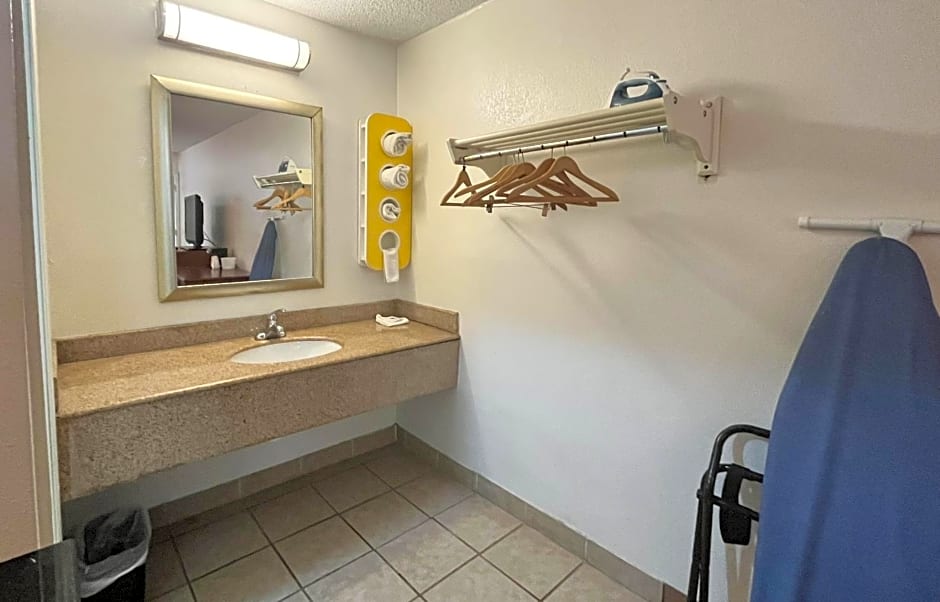Studio 6 Suites Dayton OH Englewood