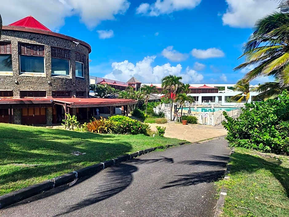 Studio Bô Soley Saint-François Piscine & Plage les pieds dans l'eau