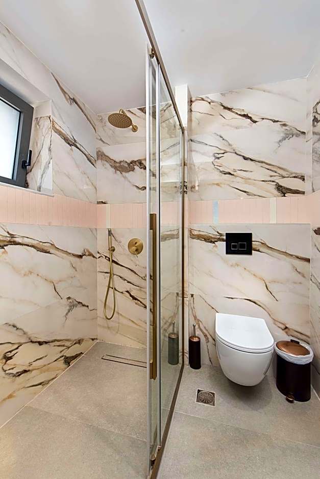 Madison Boutique, Faliraki