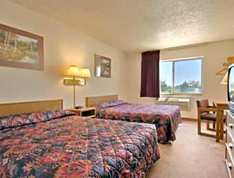 2 Queen Beds Smoking