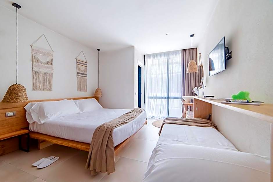 CUMEJA Beach Club & Hotel