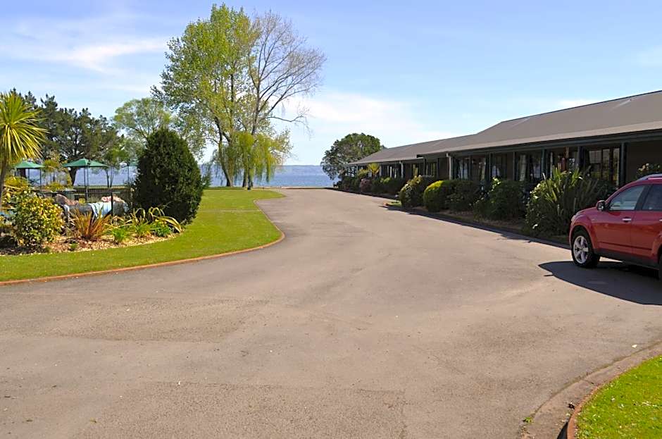 Cedarwood Lakeside Motel & Conference Venue
