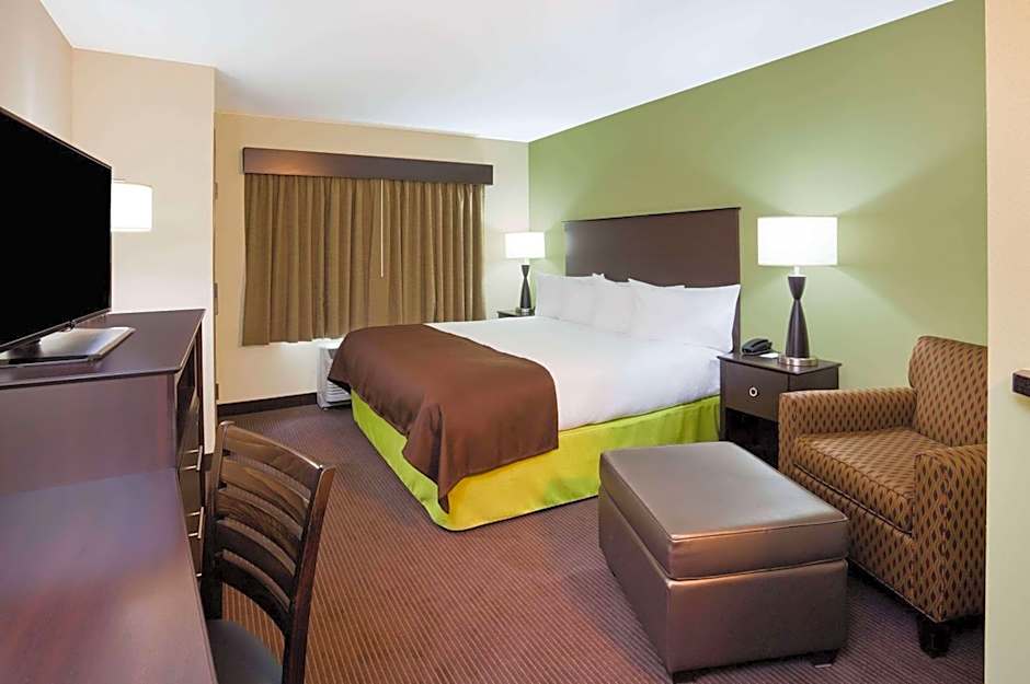 AmericInn by Wyndham DeWitt