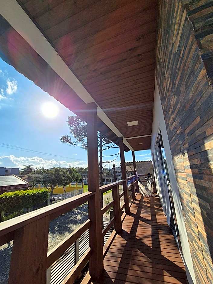 Casa no segundo andar na Praia da Cal com ar e sacada