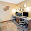 La Quinta Inn & Suites by Wyndham Midwest City - Tinker AFB