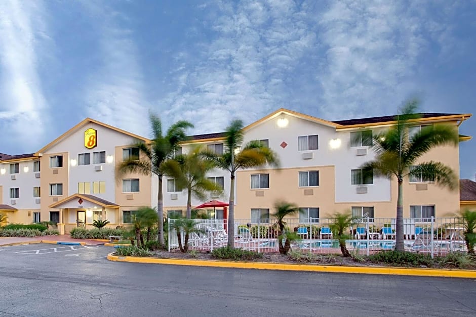 Super 8 by Wyndham Clearwater/St. Petersburg Airport