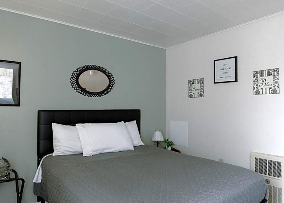 East Side Motel & Cabins