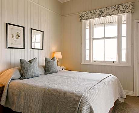 Valley View King or Queen Room