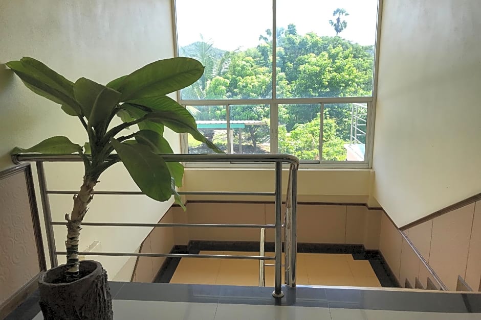 OYO 75334 Train Hotel