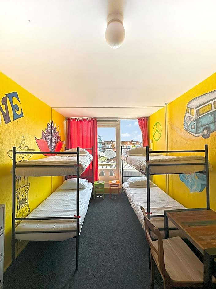 The Flying Pig Beach Hostel Age 18 to 40