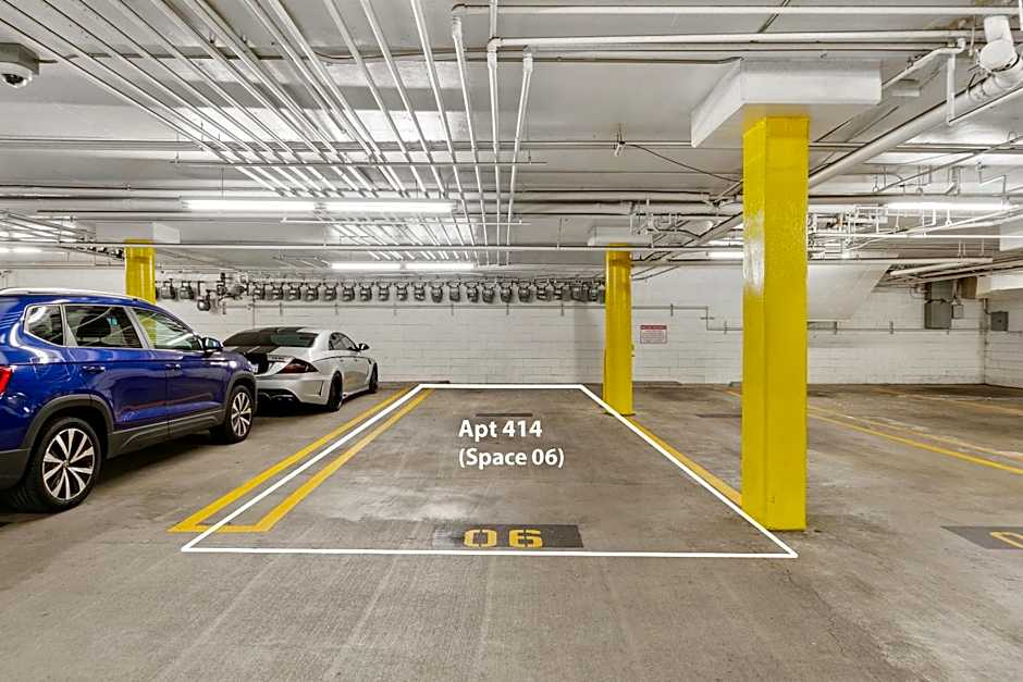 Beverly Hills 2 bed 2 bath Penthouse with Den and Parking 414