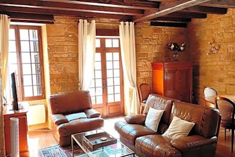 Demeure du XIIIe-XIVe s. dans la cité médiévale.