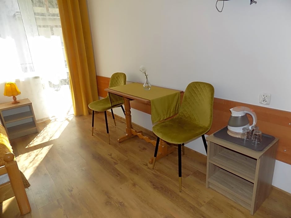 Pokoje Gościnne u MARCINA- sala zabaw, basen, melex, rowery, grill, mini dmuchaniec