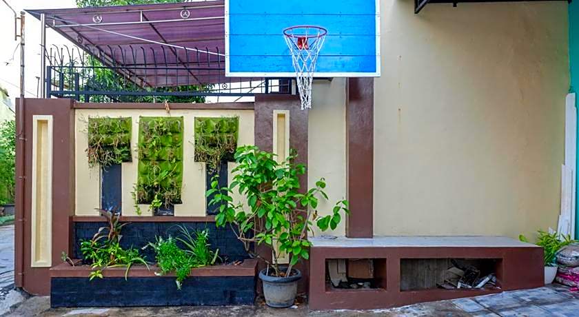 RedDoorz near Jalan Adi Sucipto Solo