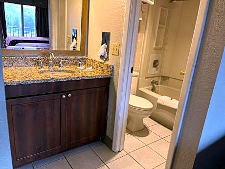 Double Room with Two Double Beds - Smoking
