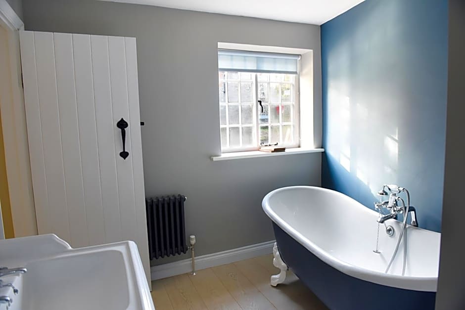 The Three Horseshoes