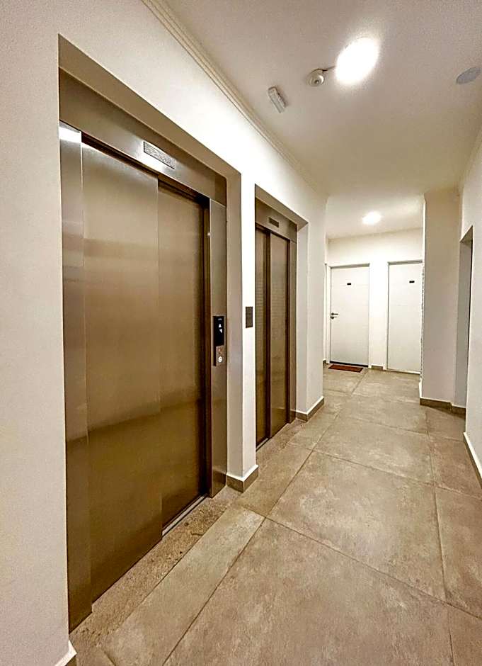 Apto com WiFi a 220m da Praia da Guilhermina SP