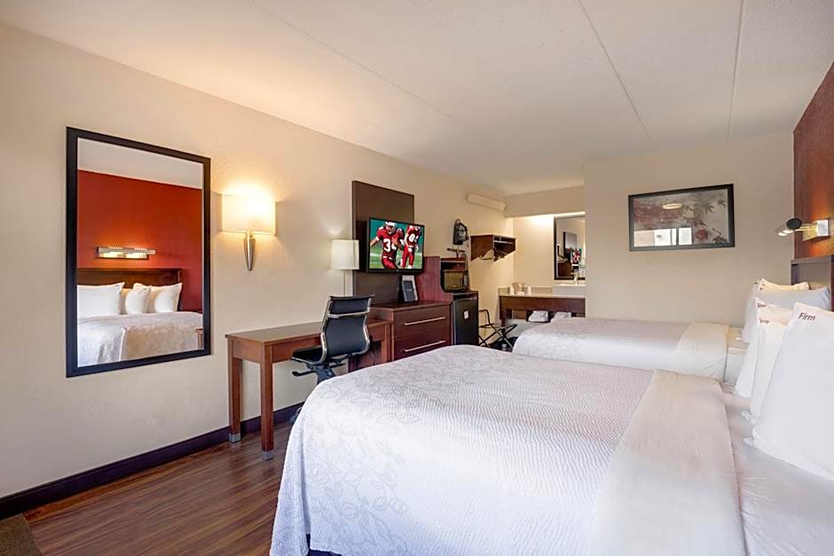 Super 8 by Wyndham Deerfield/Northbrook