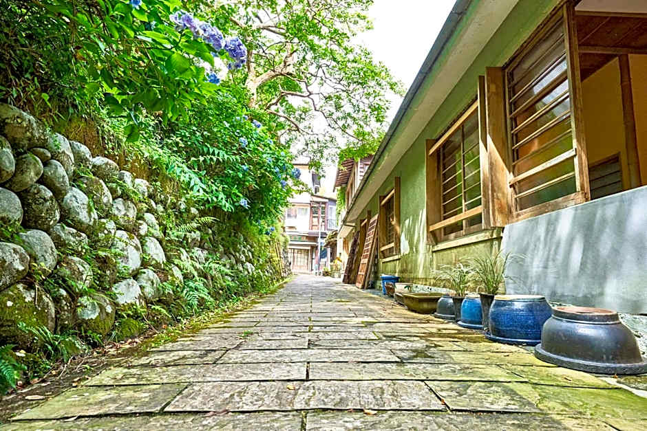 泊まれる廃墟 ぐんじょう