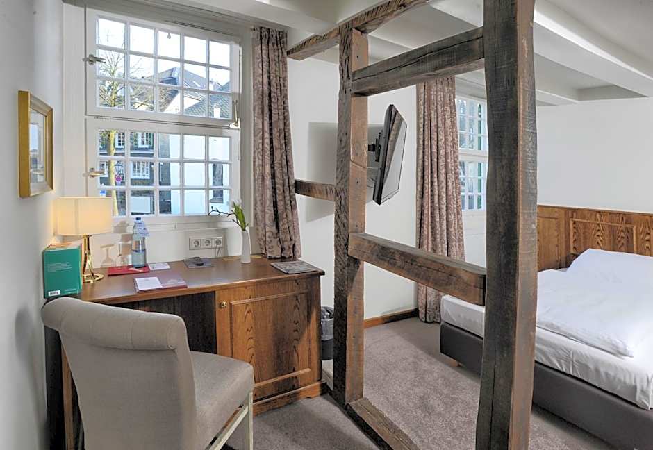 Photo 1 of 7 of Standard Double Room