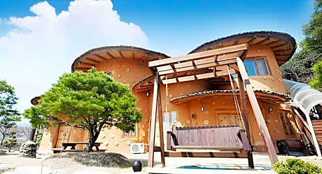 Punggi Red Clay Pension