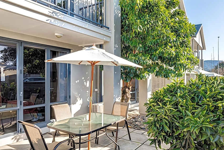 Nautilus Lodge Motel