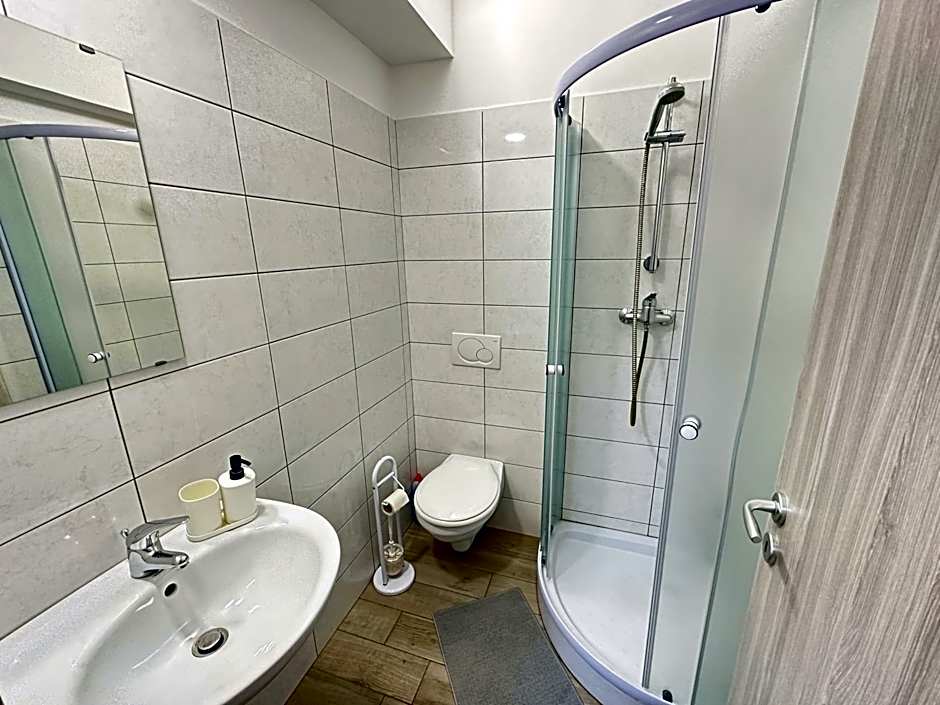 Center Station ROOMS