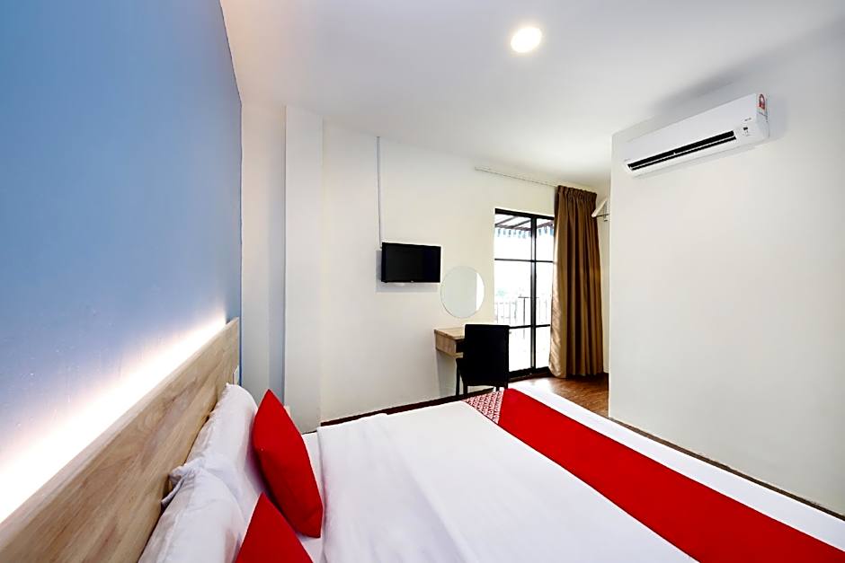 OYO 778 BMW 2 Hotel