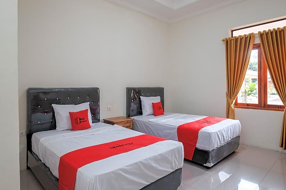 RedDoorz Plus Syariah @ Hotel Indonesia Kajen