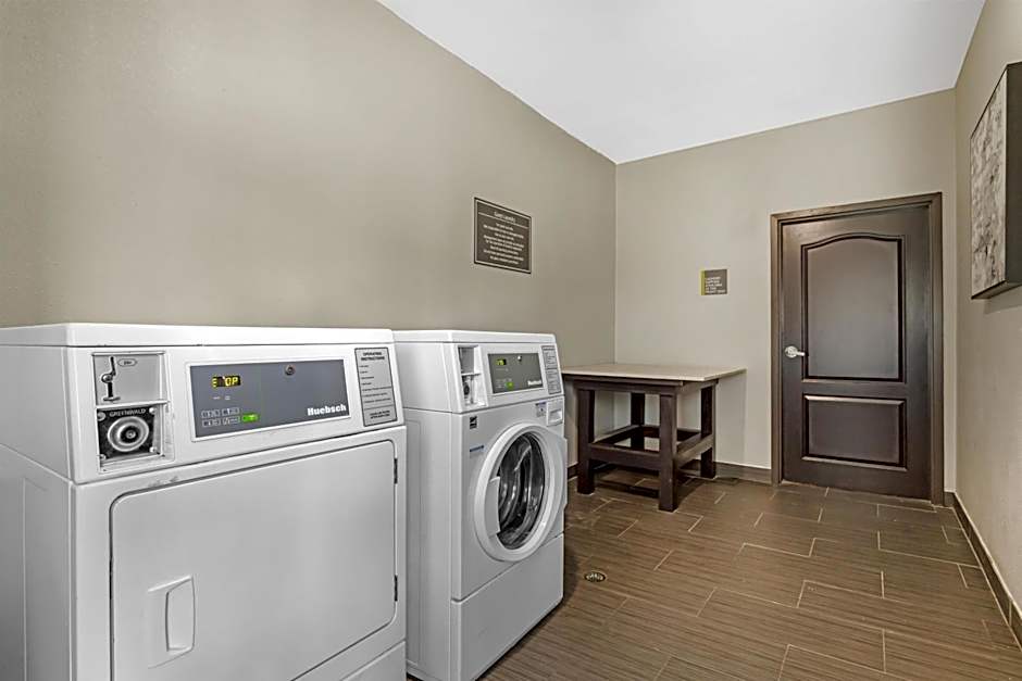 Best Western Plus Bay City Inn & Suites