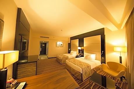 Deluxe Twin Smoking Room with Two Double Beds