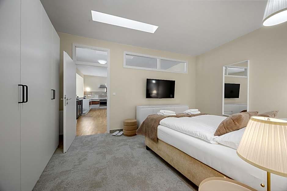 Hotel Reverie - Dependance, Check-in at Metropolitan Star