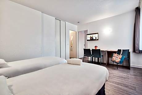 Superior One-Bedroom Apartment (4 Adults)