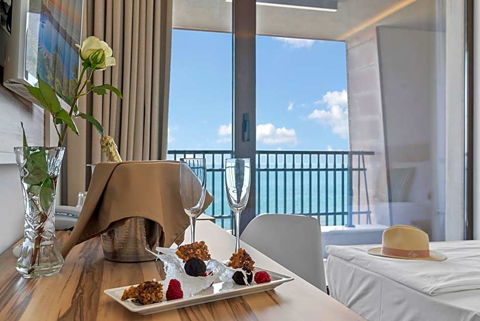 HVD Nympha Hotel - All Inclusive, Private Beach & Free Parking - Adults Only