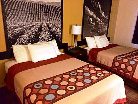 Queen Room with Two Queen Beds - Smoking