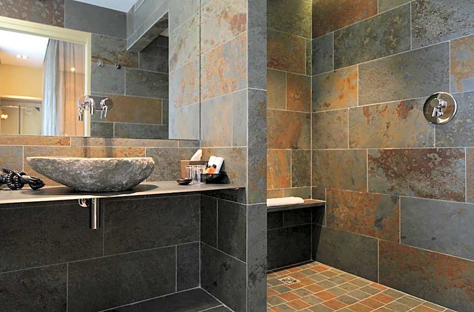 Hidden Hotel By Elegancia