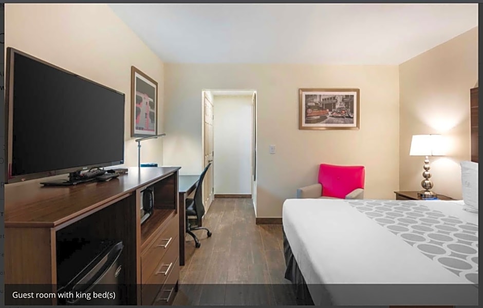 Downtown Hollywood Gardens Inn & Suites